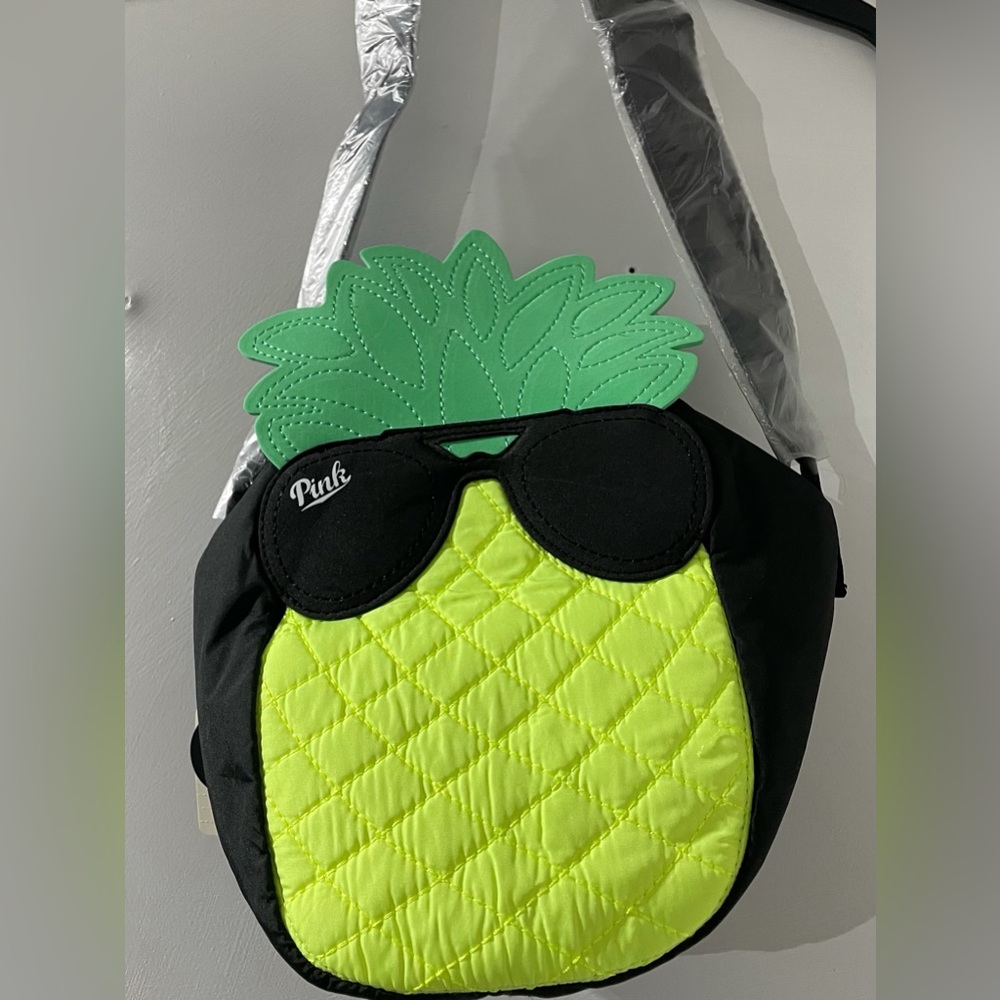 NWT Pink insulated Pineapple cooler bag with strap